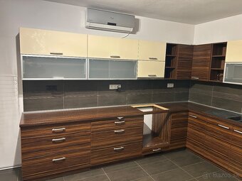 Predam kuchynsku linku s umyvackou a digestorom - 3