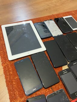 Predám 22 telefonov + tablet - 3