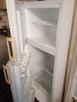 Predám  chladničku s mrazničkou - 3