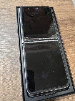 Samsung Z Flip6 - 3
