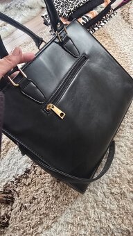 Kabelka značky Guess - 3