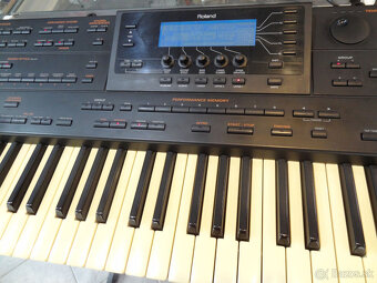 Roland G-800 Workstation/Arranger + Roland púzdro - 3