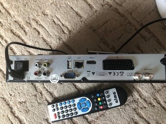 HD Satelitný prijímač Alma S-2200 s ovládačom predám za 35e - 3
