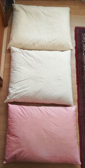 Predám 2 ks páperové paplóny+3 ks vankúše - 3