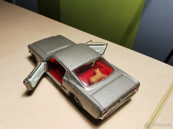 Corgi toys Ford Mustang - 3