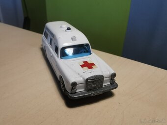 Matchbox Speedkings Ambulancia - 3
