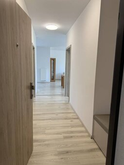 Nový nadštandardný 2-izb. byt s predzáhradkou a parkovaním. - 3