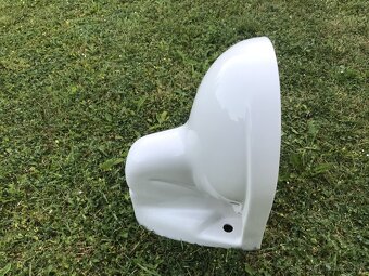 Umyvadlo Laufen a závesné WC Ideal Standard - 3