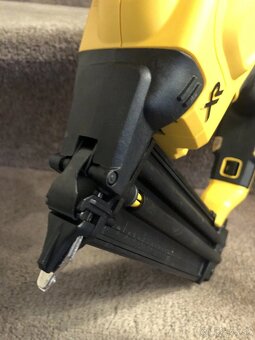 Nová Aku hřebíkovačka DeWALT DCN680(bez bat. a nab.) - 3