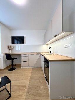 REZERVOVANÉ Exkluzívny byt, garsónka NMnV so záhradkou - 3