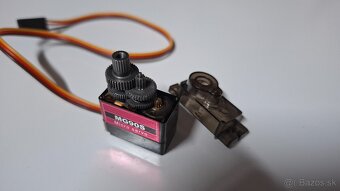 Mikro serva s kovovymi prevodmi MG90S s prislusenstvom - 3