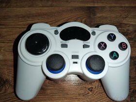 NOVY bezdrotovy gamepad - 3