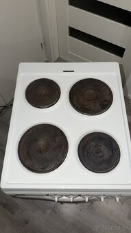 Predám elektrický sporák Gorenje E131W - 3