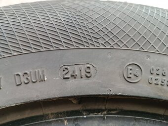 predám zimné pneu 215/65R16 Continental - 3