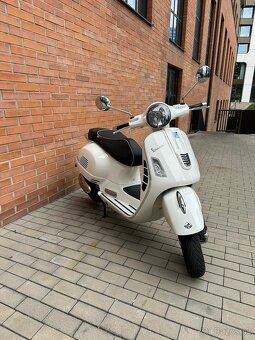 Vespa GTS 300, RV 2016, len 2060 km, výbava - 3
