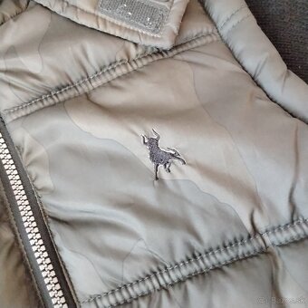 Teplá maskáčová hybridná army puffer bunda/vesta s kapucňou - 3