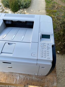 2x HP LaserJet P3015 stav náplne čierna 70% a 80% - 3