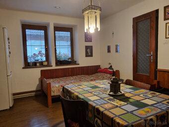 RODINNÝ a HOSŤOVSKÝ DOM,STODOLA a POZEMOK 2924m2 HRÁDOK NMNV - 3