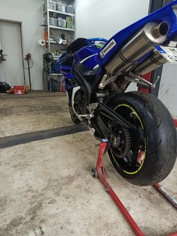 Yamaha R1 - 3