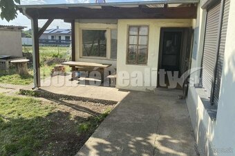Na predaj: Starší rodinný dom s potenciálom, Mojmírovce pri - 3