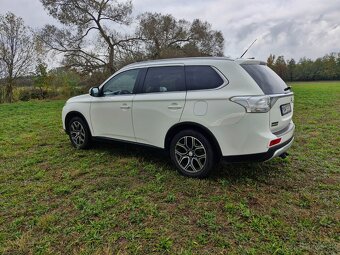 Predám Mitsubishi Outlander 2,2 DI-D, 4WD - 3