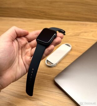 Apple Watch SE 3 (2025) 44mm Midnight - nové - 3