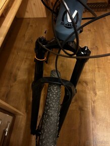Sava karbonovy bicykel L kolesa 29” najazdene 200km - 3
