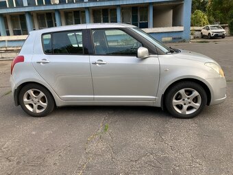 Suzuki Swift 1.3 16V GLX - 3