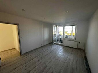 Predam zrekonštruovaný 2 izbový byt - 3