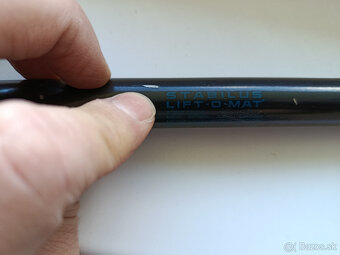 Piest na prednú kapotu VW Passat 5.5 - 3