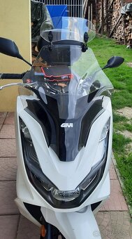 Plexisklo GIVI + deflektor na HONDA PCX 125 - 3