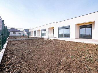 Moderný DOM, parkovanie, záhradka - pri Nitre - 3