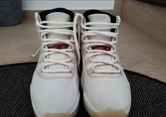 Jordan 11 Retro Platinum Tint - 3