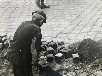 Irena Blühová – Dláždič autorská, okolo 1975 - 3