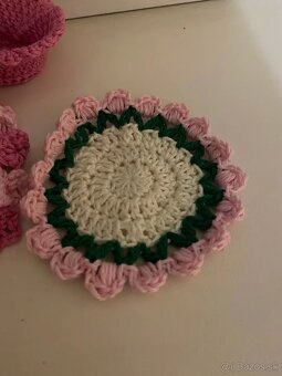 Hačkované podšálky v tvare kytice - 3