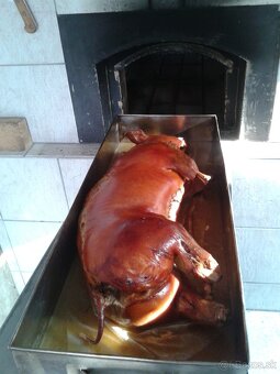 PEČENÉ PRASIATKO V PECI NA DREVO - 3