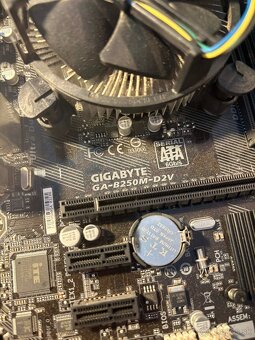GIGABYTE B250M-D2V + Intel Pentium G4560 - 3