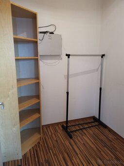 Prenájom veľkej samostatnej izby v 4i byte (dvojka) - 3