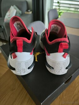 Jordan stay loyal 2, veľ 35.5 - 3