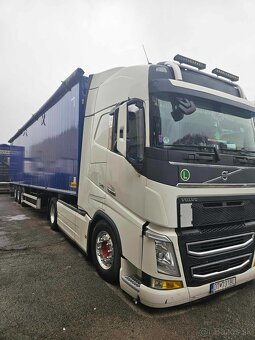 Ťahač VOLVO - 3
