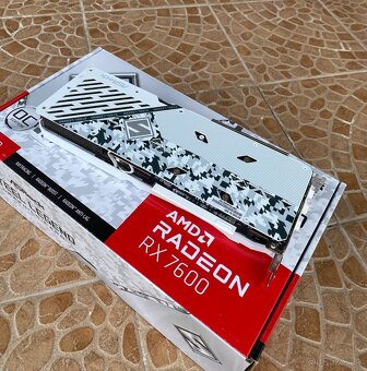 Predám Graficku kartu Radeon RX7600 8GB - 3