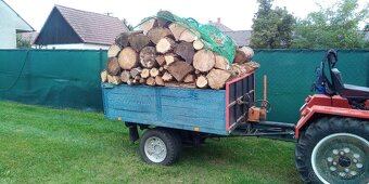 predám traktor s vlečkou, nakladačom,žeriavom a lyžinami - 3