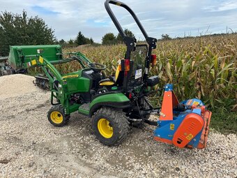 John Deere 1026r s čelným nakladačom a s špz - 3