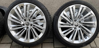 CONOPUS2 Nový model  orig.skoda Superb3V  5x112  8j x19   ET - 3