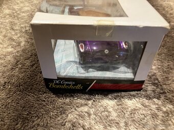 Jada DC Comics Bombshells: Batgirl & 1957 Chevy Corvette - 3