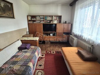 Priestranný 5-izbový RD s letnou kuchyňou, 2 garážam… - 3