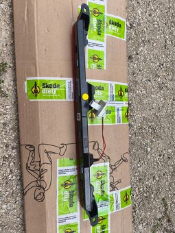 Tretie brzdové svetlo Mercedes GLC , E class , GLA ,Vito - 3