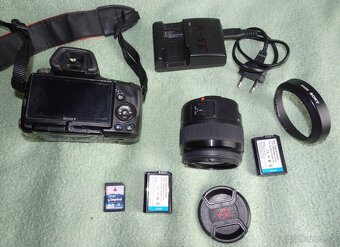 Predám jap. SONY SLT-A55V s objektívom, nabíjačkou, atď... - 3