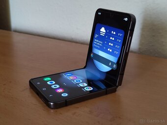 Samsung Galaxy Z Flip5 - 3