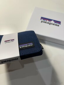 Patagonia peňaženka + nálepky patagonia - 3